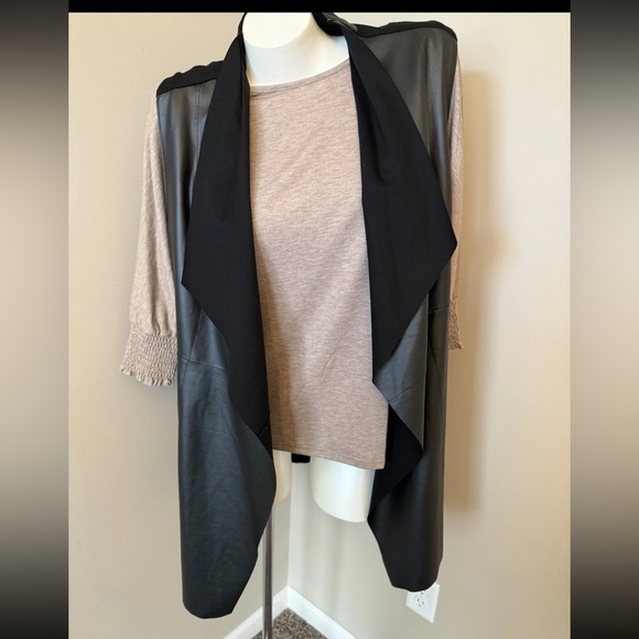 NEW Chico’s Women Sz 2 Black Vegan Leather Coated Vest Waterfall Cardigan NWT - Picture 1 of 13